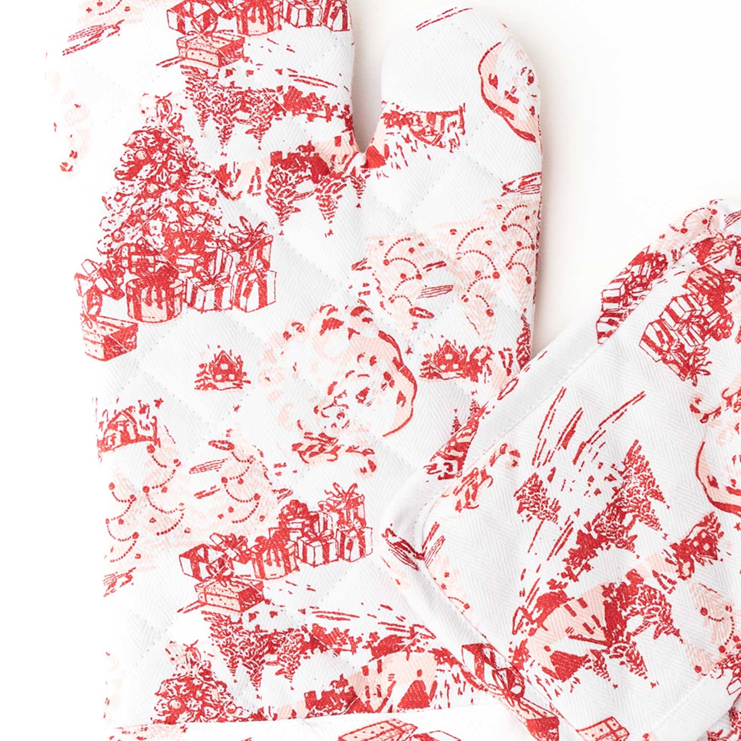 8 Oak Lane Santa Toile Oven Mitt Set