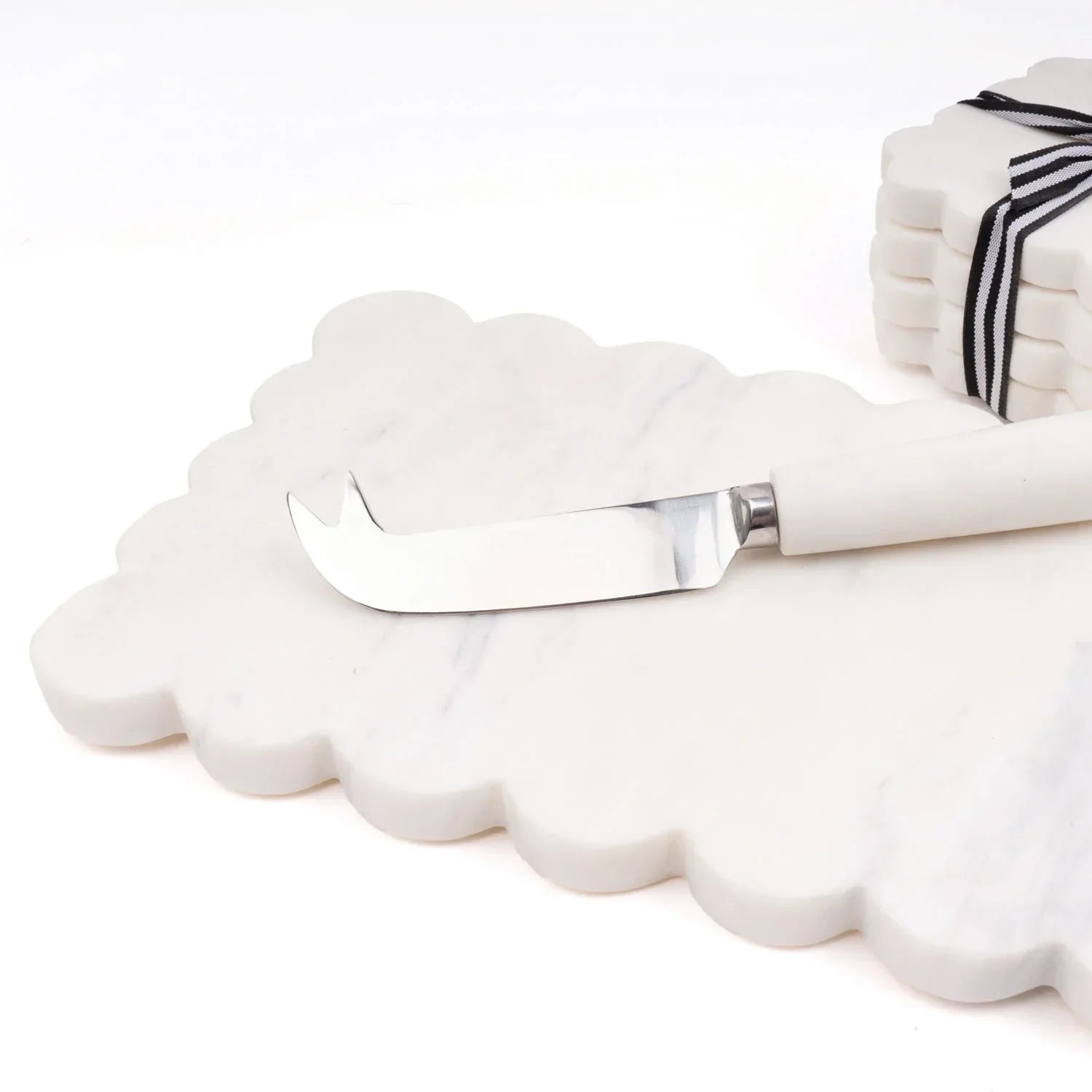 8 Oak Lane Scalloped Marble Cheese Board with Knife